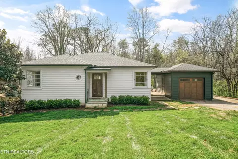 6800 Crystal Lake Dr, Knoxville, TN 37919