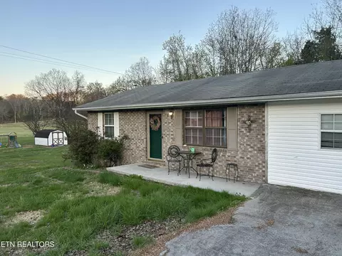 451 W Main St, Dandridge, TN 37725