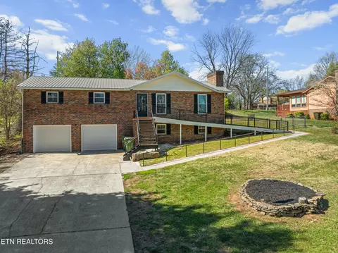 921 Brown School Rd, Maryville, TN 37804