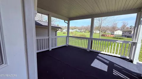 Exterior - 724 W 3rd Ave, Oneida, TN 37841 photo 7 of 7