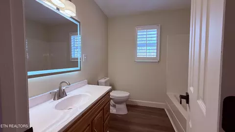 Bath - 724 W 3rd Ave, Oneida, TN 37841 photo 1 of 5