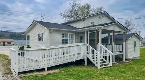 Exterior - 724 W 3rd Ave, Oneida, TN 37841 photo 6 of 6