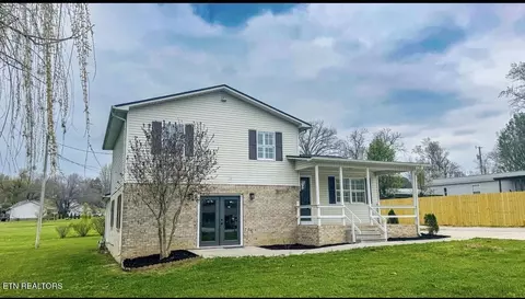 Exterior - 724 W 3rd Ave, Oneida, TN 37841 photo 4 of 6