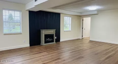 Living - 724 W 3rd Ave, Oneida, TN 37841 photo 3 of 3