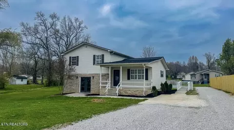 Exterior - 724 W 3rd Ave, Oneida, TN 37841 photo 2 of 6
