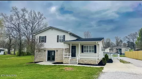 Exterior - 724 W 3rd Ave, Oneida, TN 37841 photo 3 of 6