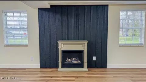 Living - 724 W 3rd Ave, Oneida, TN 37841 photo 2 of 3