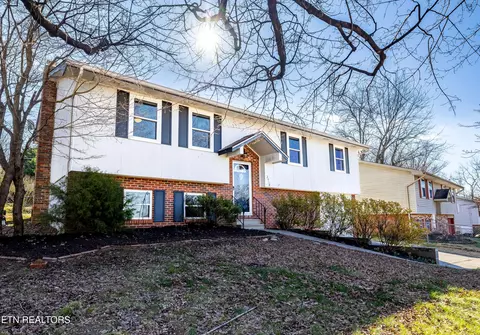 2018 Swarthmore Ln, Maryville, TN 37804