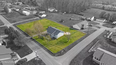 4554 Clifton Ln, Strawberry Plains, TN 37871