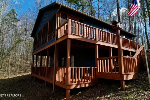 105 River Ln, Jamestown, TN 38556