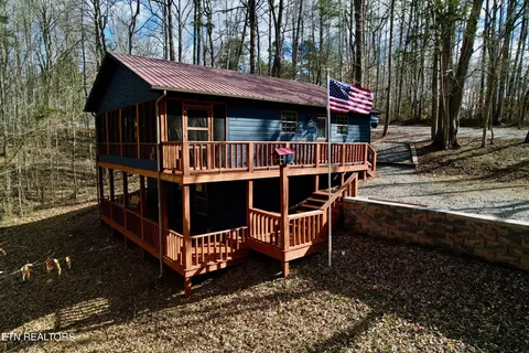 105 River Ln, Jamestown, TN 38556