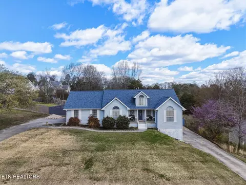 400 Monticello Dr, Lenoir City, TN 37771