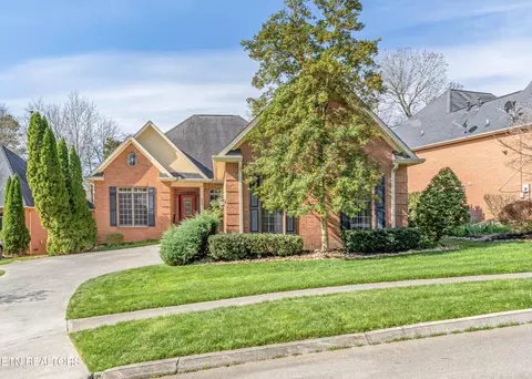 220 Skyview Dr, Lenoir City, TN 37772