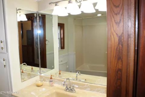 Bath - 1256 Pratt Rd, Talbott, TN 37877 photo 5 of 8