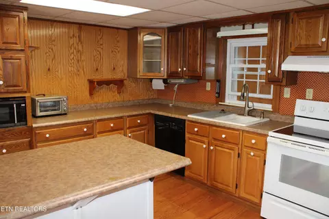 Kitchen - 1256 Pratt Rd, Talbott, TN 37877 photo 2 of 3