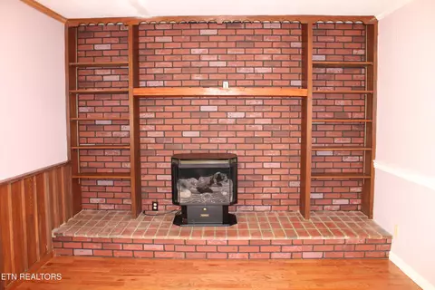 Living - 1256 Pratt Rd, Talbott, TN 37877 photo 4 of 5