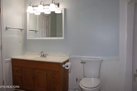 Bath - 1256 Pratt Rd, Talbott, TN 37877 photo 3 of 8