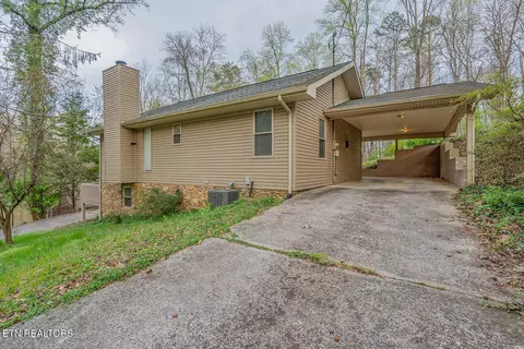124 Hickory Nut Dr, Clinton, TN 37716