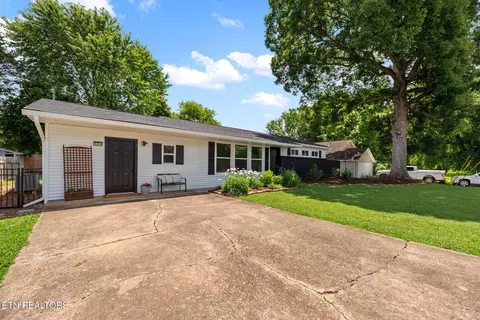 1314 E Walnut Grove Dr, Knoxville, TN 37918