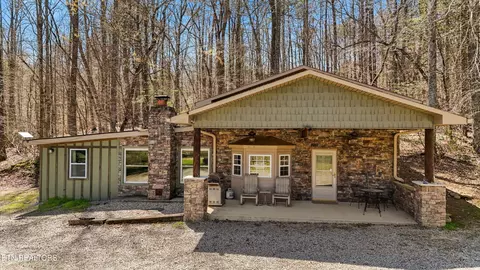 1525 Cove Ln, Oliver Springs, TN 37840