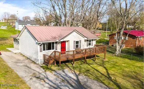 807 S 8th St, La Follette, TN 37766