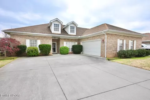 258 Royal Oaks Dr, Maryville, TN 37801