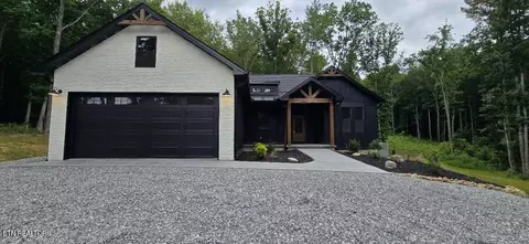 908 Evelyn Private Dr, Huntsville, TN 37756