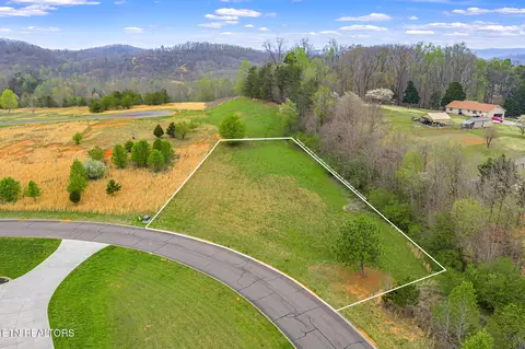 129 Docks Of The Bay Dr, Harriman, TN 37748