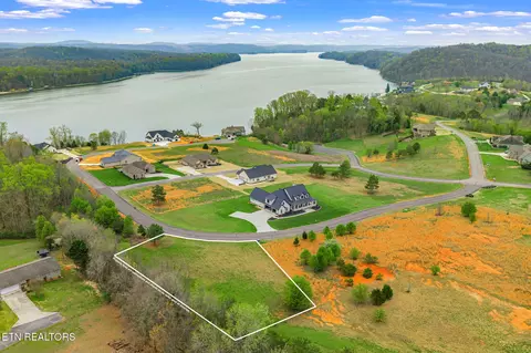 129 Docks Of The Bay Dr, Harriman, TN 37748