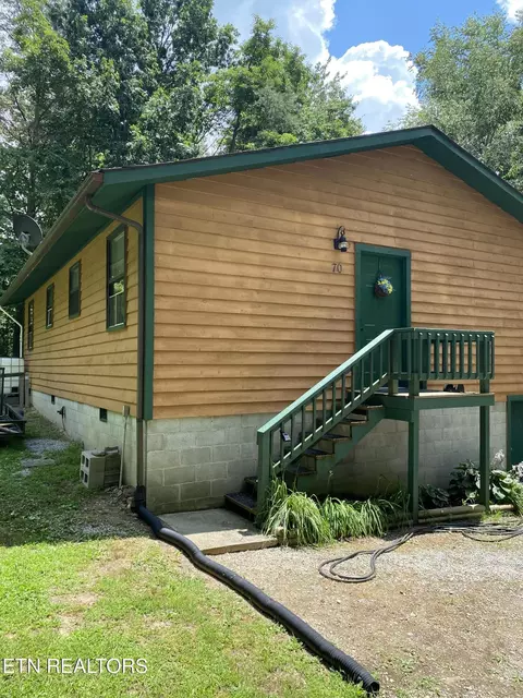 70 Linger Lake Dr, Crossville, TN 38571
