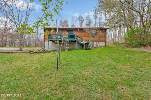 70 Linger Lake Dr, Crossville, TN 38571