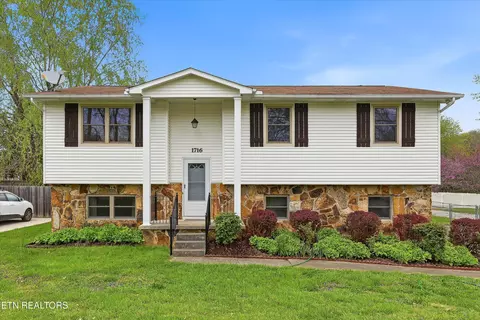 1716 Campfire Dr, Knoxville, TN 37931