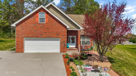 221 Sweet Gum Ln, Oak Ridge, TN 37830