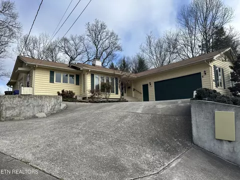 102 Osage Rd, Oak Ridge, TN 37830
