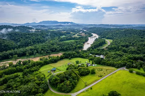 145 Mountain Mist Dr, Del Rio, TN 37727