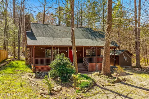 4432 E Scenic Dr, Gatlinburg, TN 37738