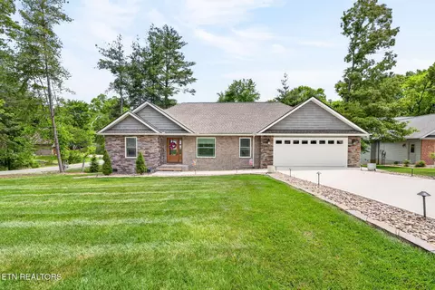 11 Kenwood Ct, Crossville, TN 38558