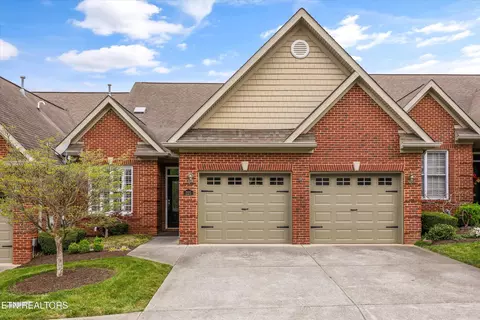 225 Waterford Cir, Lenoir City, TN 37772