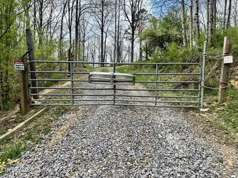 849 Camp Austin Rd, Oakdale, TN 37829