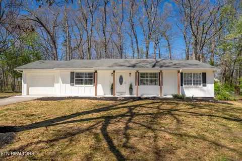 935 Forest Heights Cir, Lenoir City, TN 37772