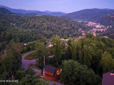 309 Tower Rd, Gatlinburg, TN 37738