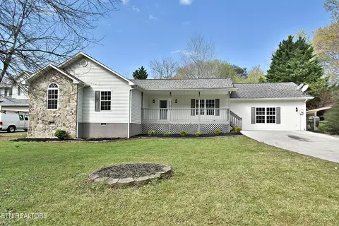 2913 Village Ln, Sevierville, TN 37862