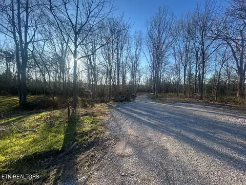 239 Sewell Dr, Allardt, TN 38504