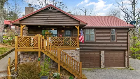 831 Lloyd Huskey Rd, Pigeon Forge, TN 37863