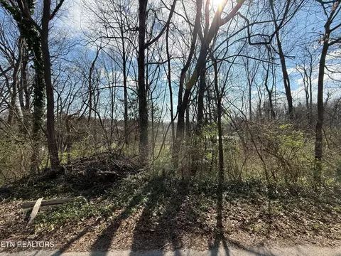 Highland Rd, Maryville, TN 37801