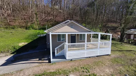 717 Cherry St, La Follette, TN 37766
