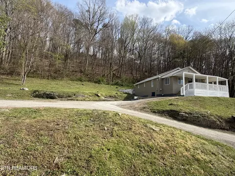 717 Cherry St, La Follette, TN 37766