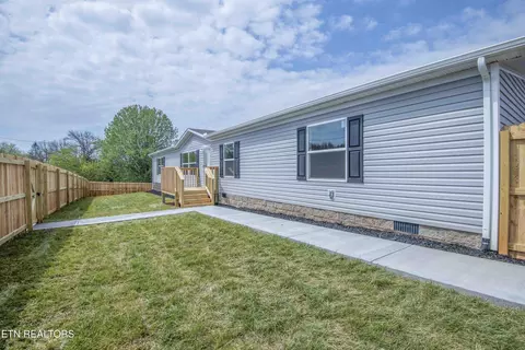 103 Johnson Dr, Lenoir City, TN 37771