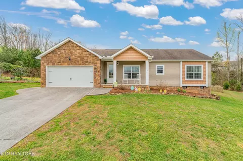 223 Pebble Ct, Lenoir City, TN 37772