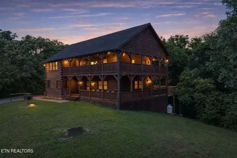 2039 Oakmont Dr, Sevierville, TN 37876